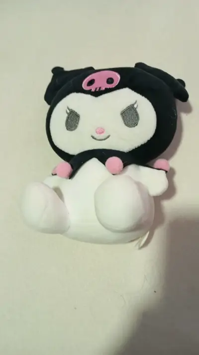 Peluches Hello Kitty y Kuromi de Sanrio - miniatura 3