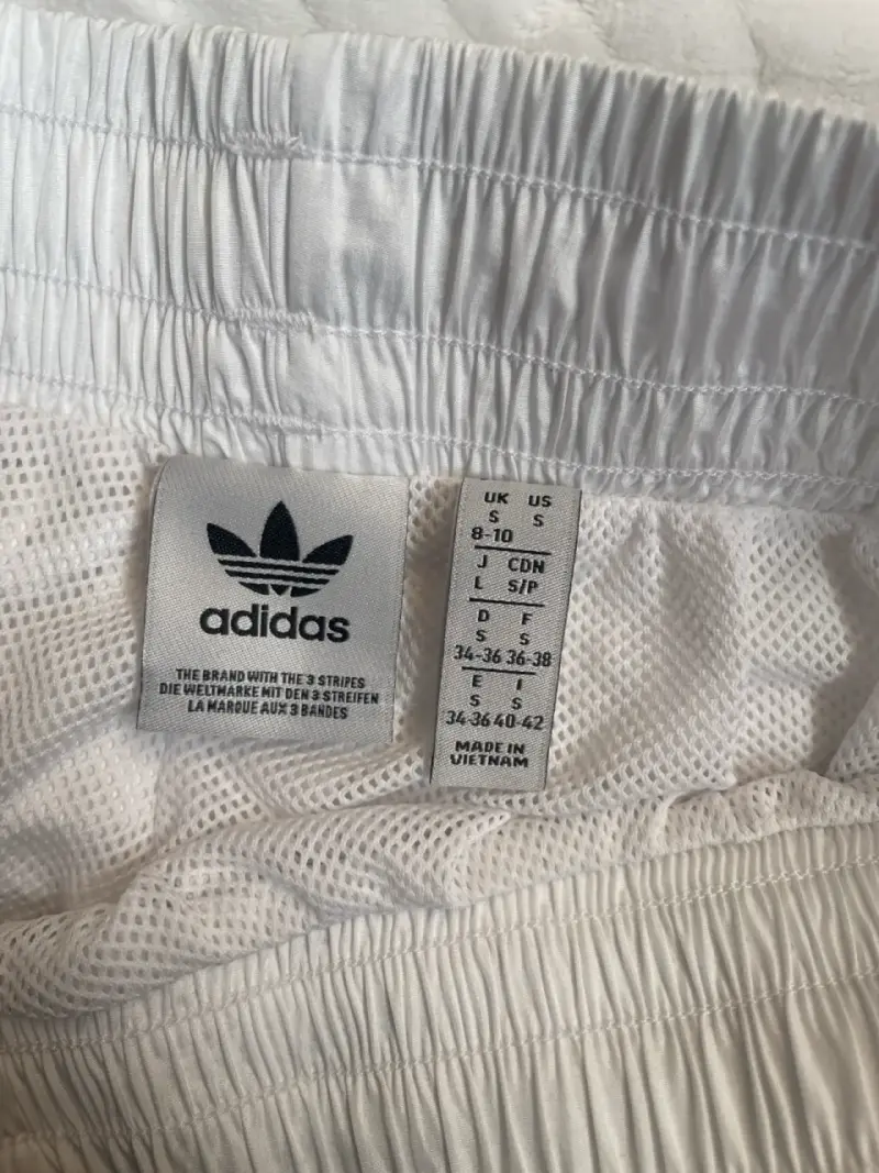 Pantalones deportivos blancos Adidas con franjas - 5
