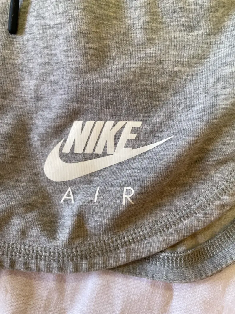 Shorts deportivos grises Nike Air para mujer - 1