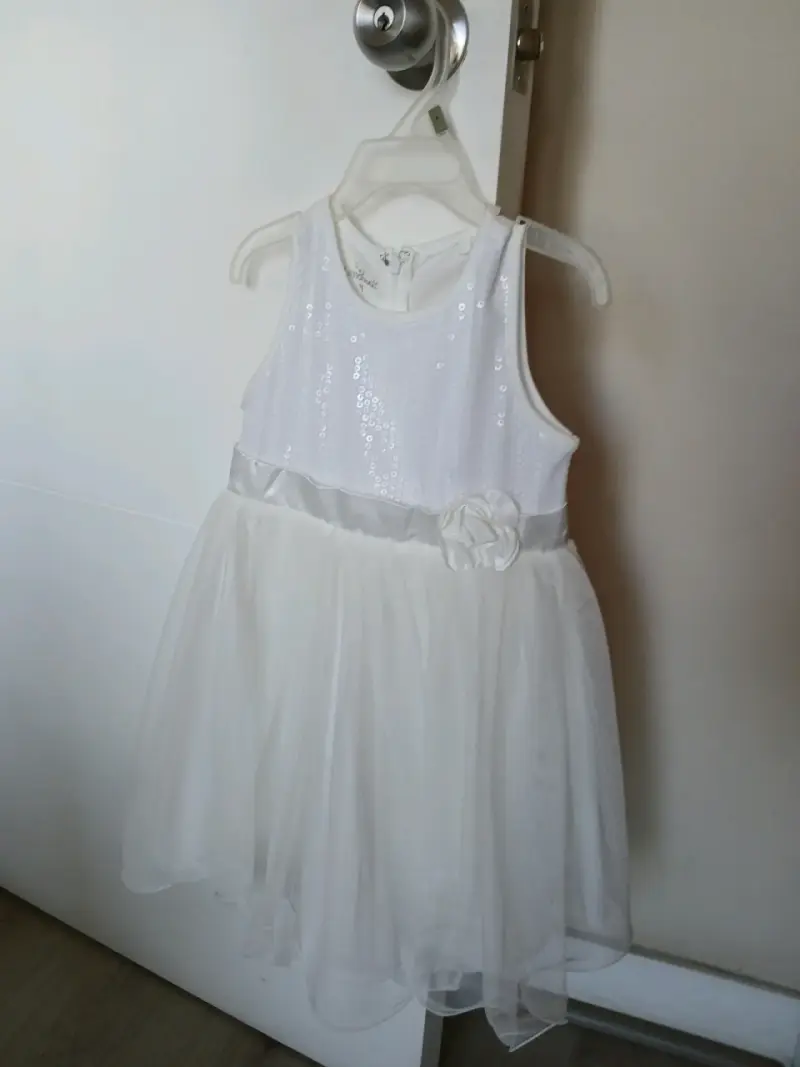 Vestido de niña blanco con lentejuelas y flor - 2