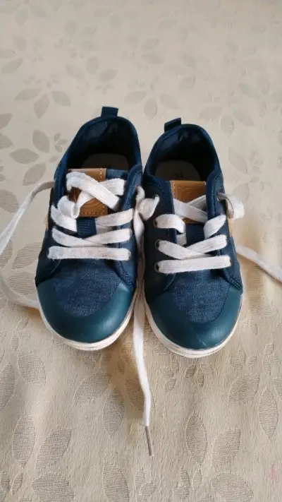 Zapatillas de niño azul con cordones - miniatura 1
