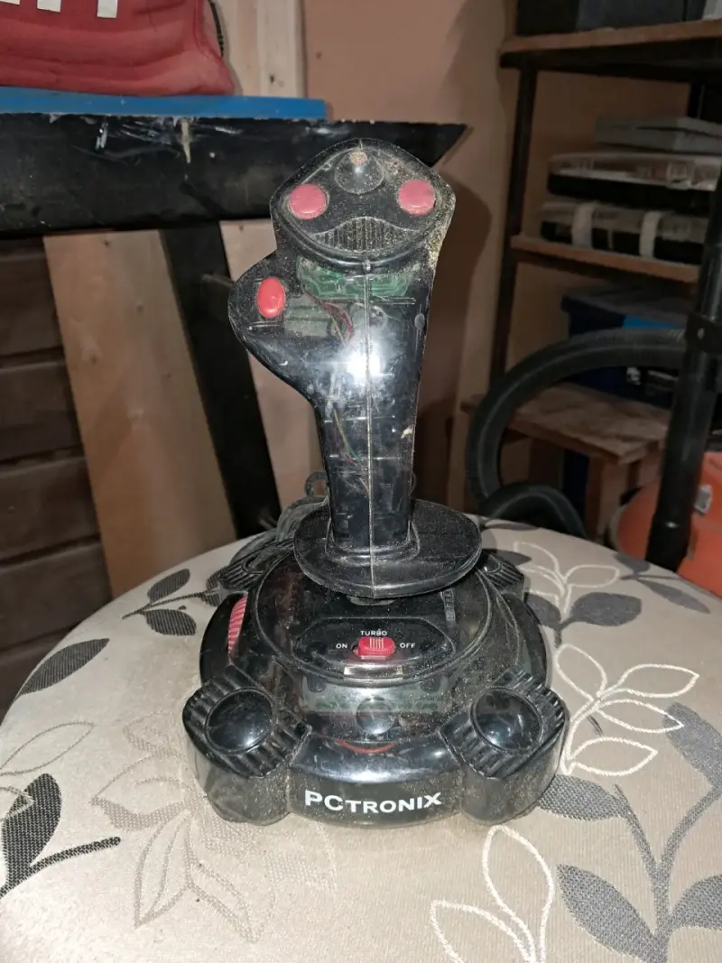 Joystick de juego PCTRONIX con botones rojos - 2