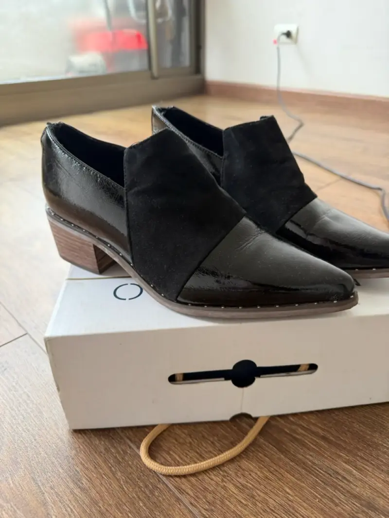 Botines de cuero negro con tacón bajo - 1