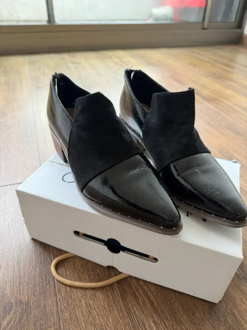 Botines de cuero negro con tacón bajo - 2