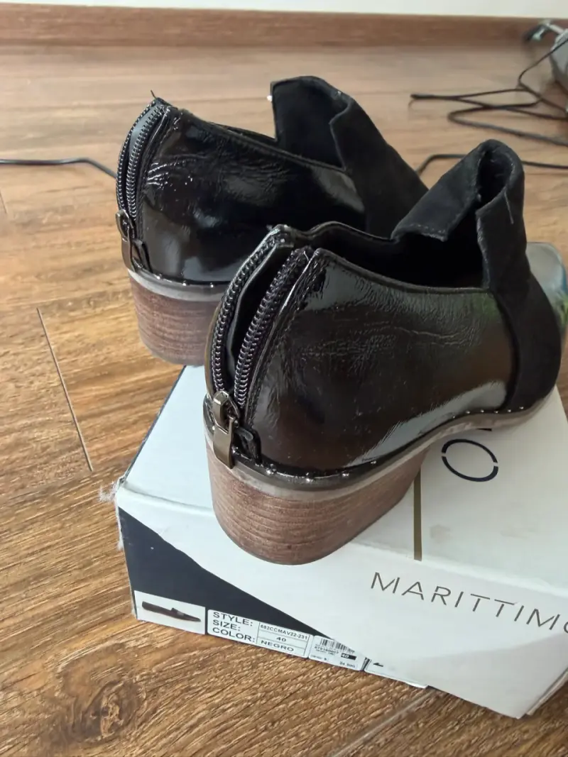 Botines de cuero negro con tacón bajo - 3