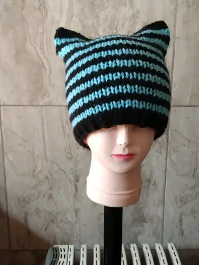 Gorro de lana tejido a rayas con orejas - miniatura 1