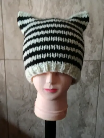 Gorro de lana tejido a rayas con orejas - miniatura 3