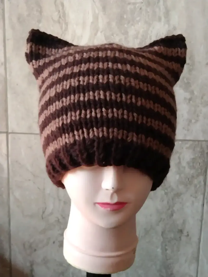 Gorro de lana tejido a rayas con orejas - 4