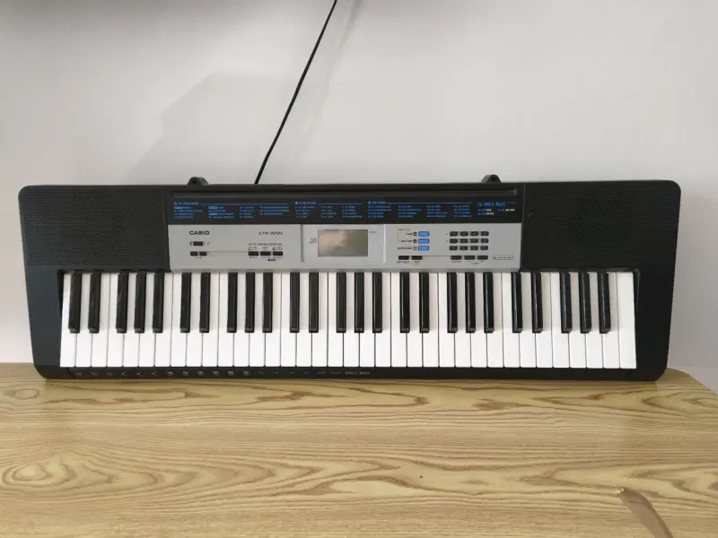 Teclado electrónico Casio CTK-1550 con 61 teclas - 1