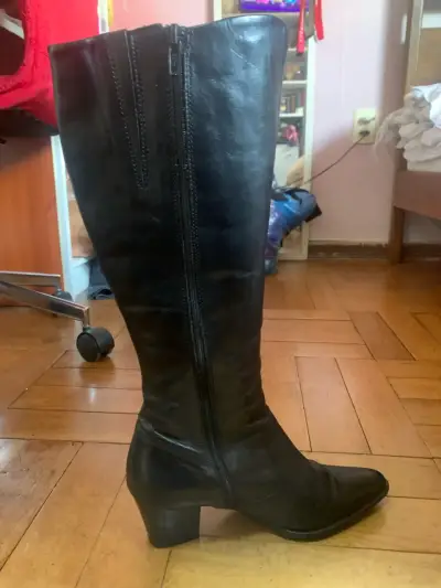 Botas de cuero negras con tacón alto - miniatura 3