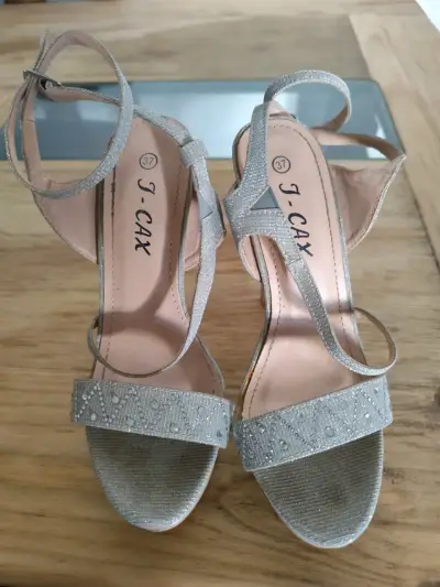 Sandalias de tacón plateadas con brillo J-CAX - miniatura 1