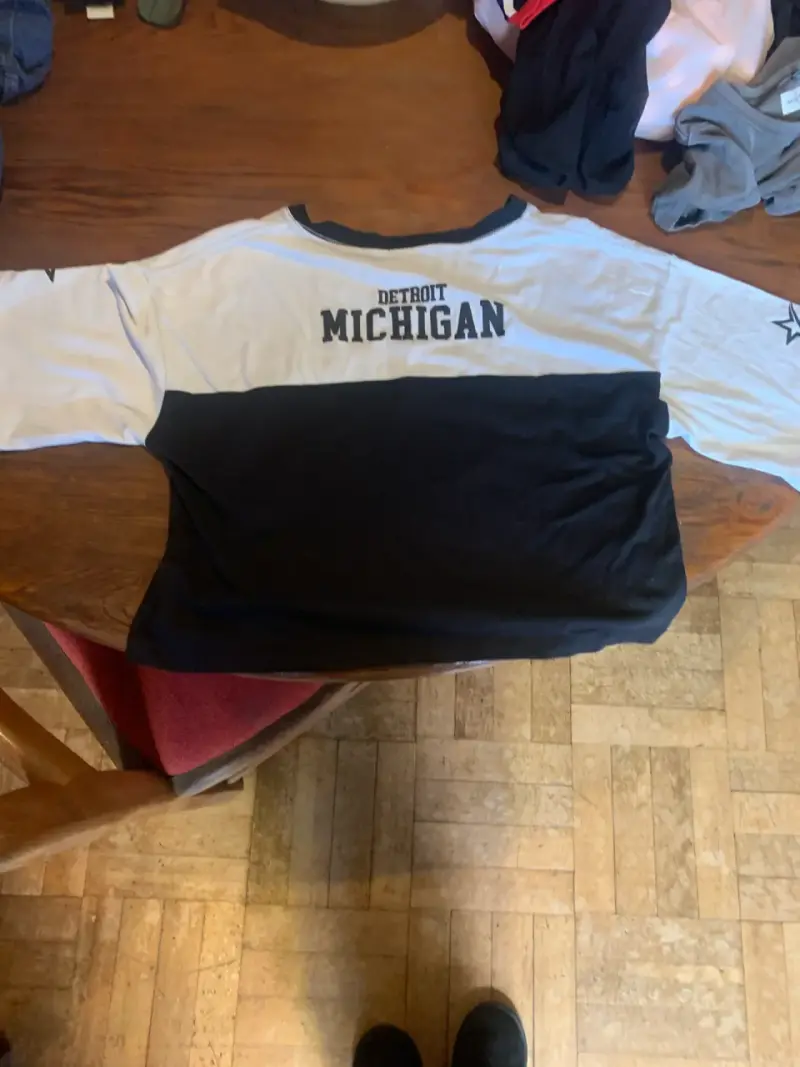 Polera Michigan Detroit negra y blanca - 2
