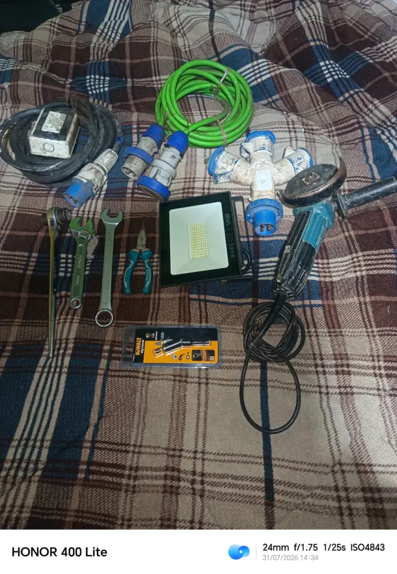 Kit de Herramientas y Accesorios Eléctricos