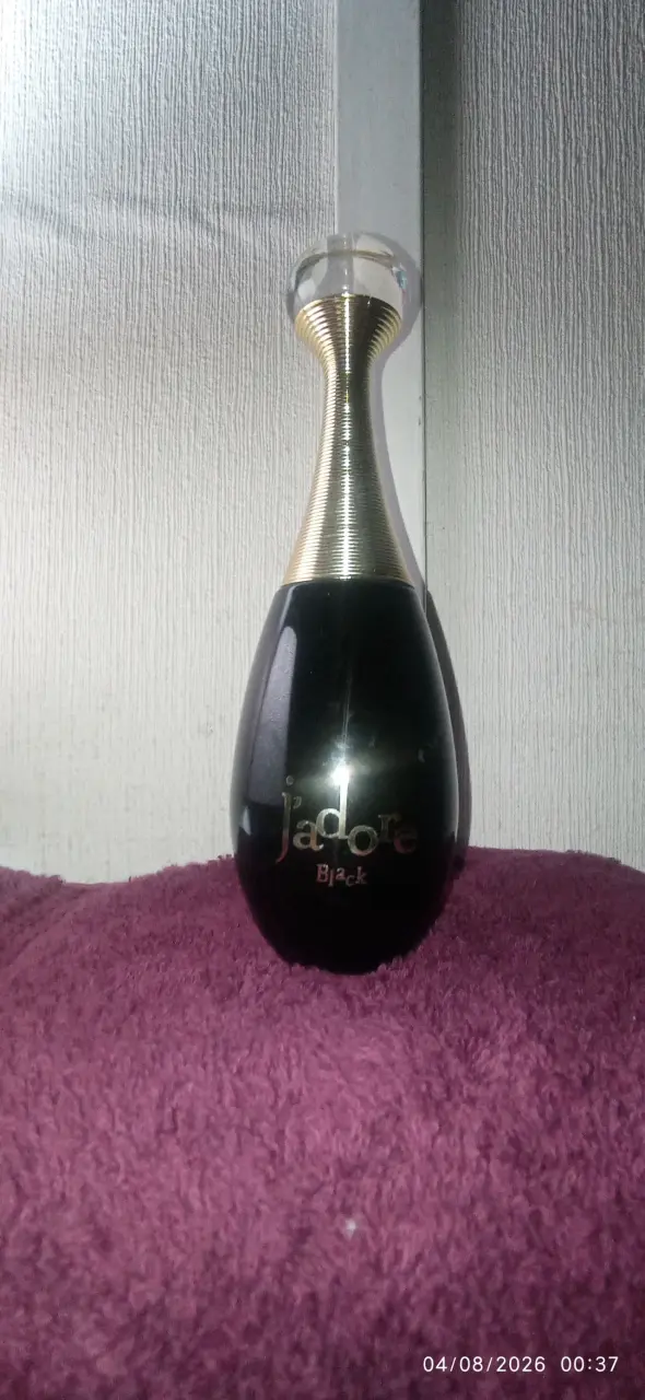 Perfume J'adore Black elegante