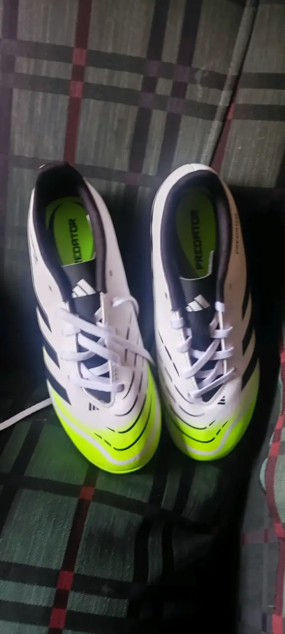 Zapatillas de fútbol Adidas Predator Club TF blancas y verdes - 2