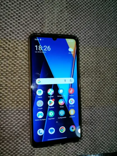 Smartphone Poco con cámara de 50MP - miniatura 1