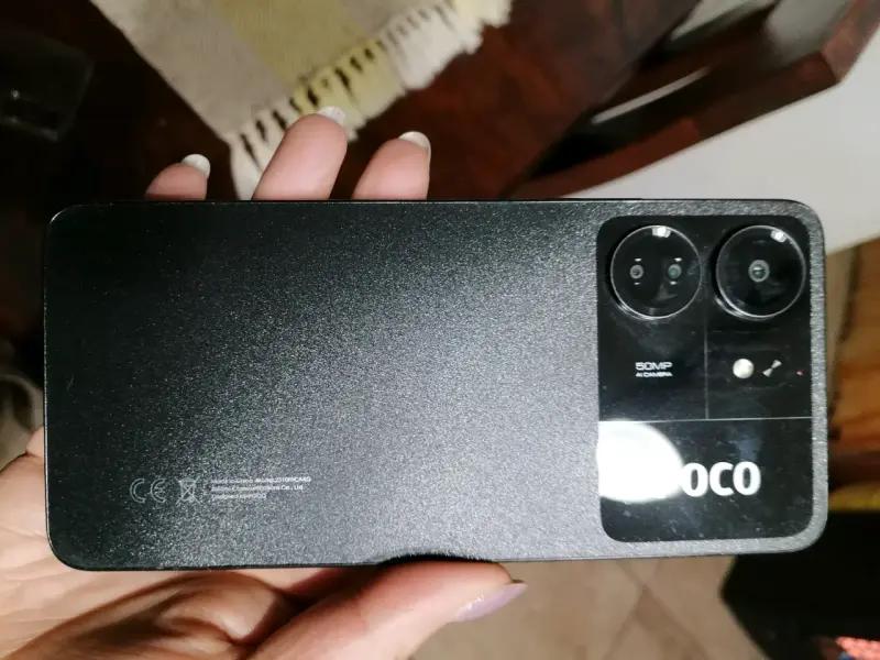 Smartphone Poco con cámara de 50MP - 2