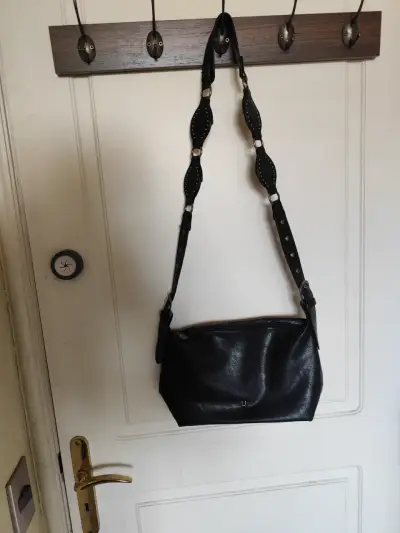 Cartera negra de cuero con correa ajustable Umbrale - miniatura 1