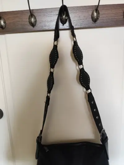 Cartera negra de cuero con correa ajustable Umbrale - miniatura 3