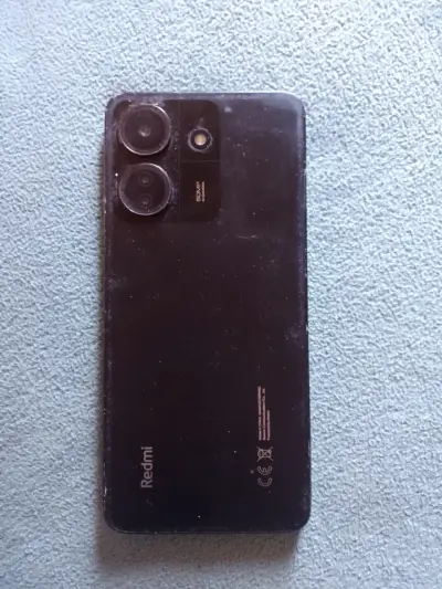 Smartphone Xiaomi Redmi con funda decorativa - miniatura 2