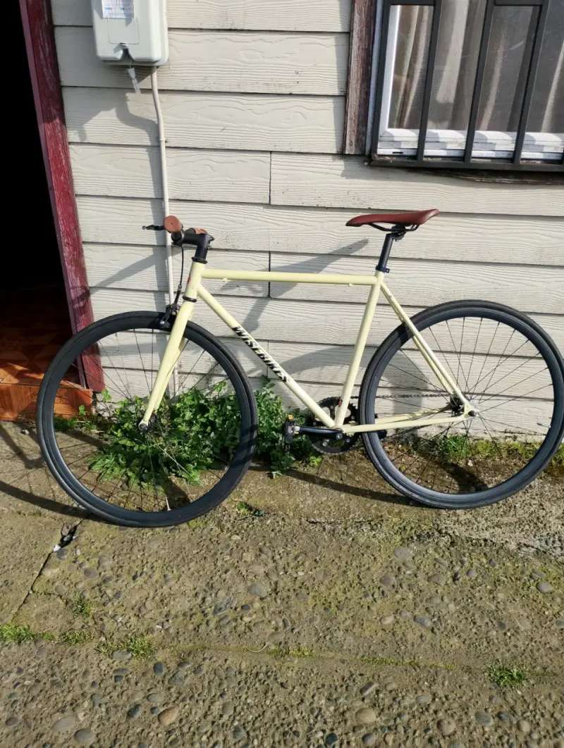 Bicicleta urbana fixie color crema - 1