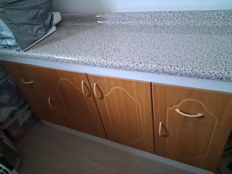 Mueble de cocina con cubierta de granito - 1