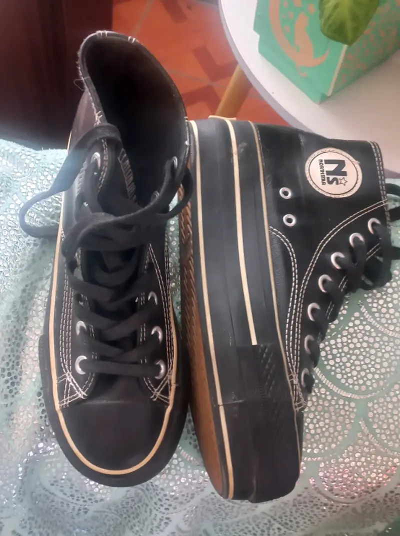 Zapatillas negras de lona estilo urbano - 2