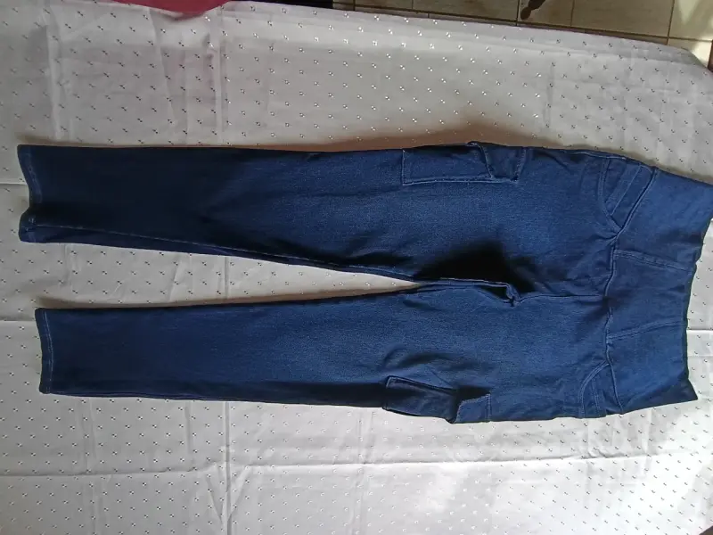 Jeans azul oscuro para mujer con bolsillos - 3