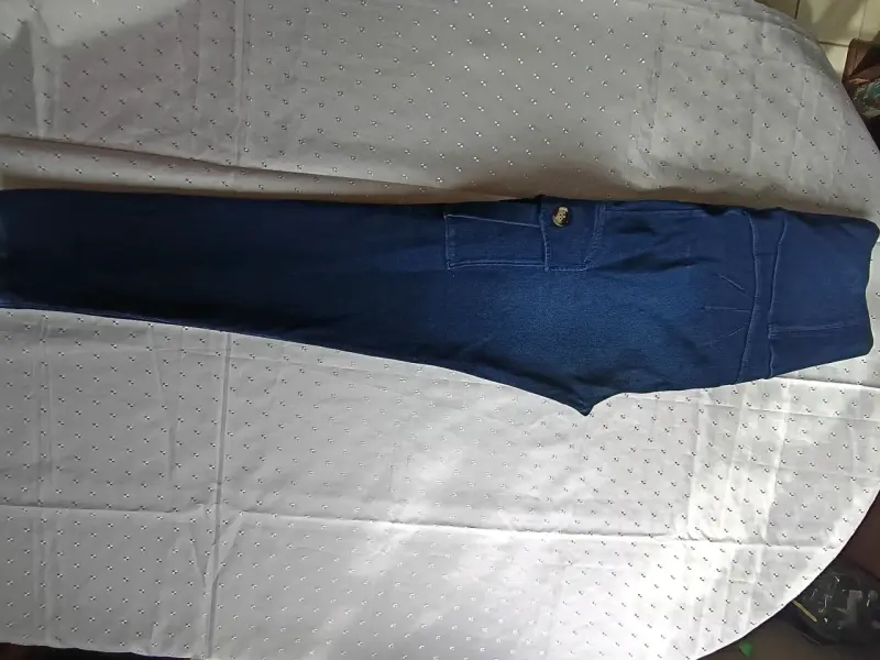 Jeans azul oscuro para mujer con bolsillos - 4