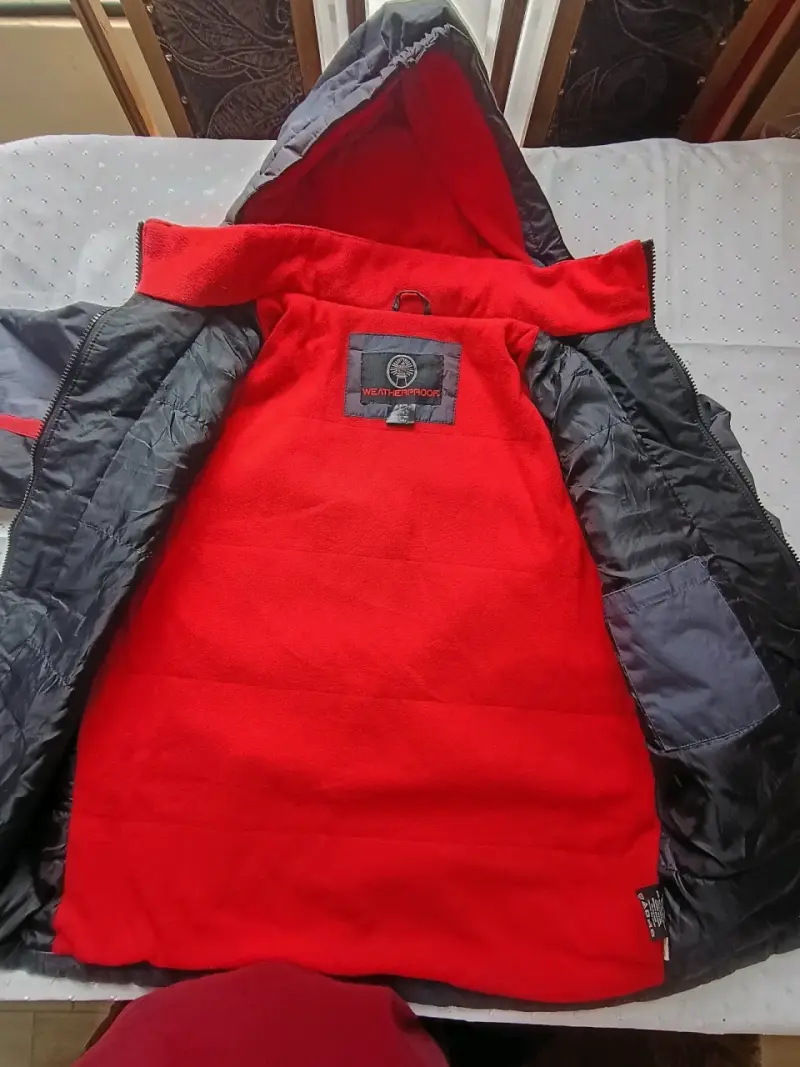 Chaqueta impermeable Weatherproof gris y roja - 2