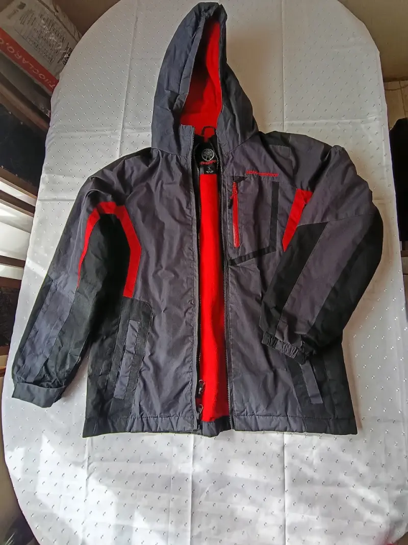 Chaqueta impermeable Weatherproof gris y roja - 4