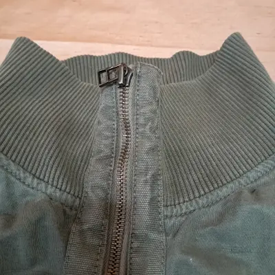 Chaqueta verde militar con cierre y bolsillos - miniatura 2