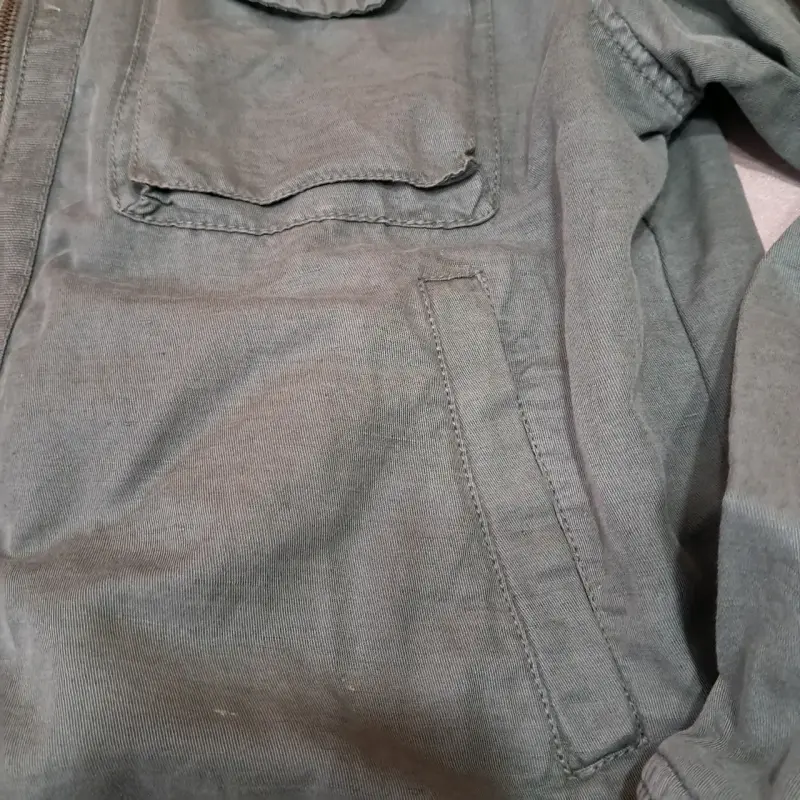 Chaqueta verde militar con cierre y bolsillos - 6