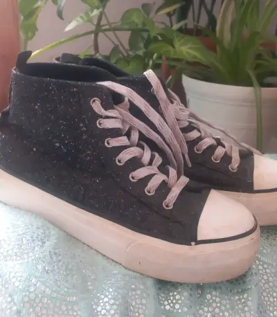 Zapatillas negras Disney con brillo - miniatura 1