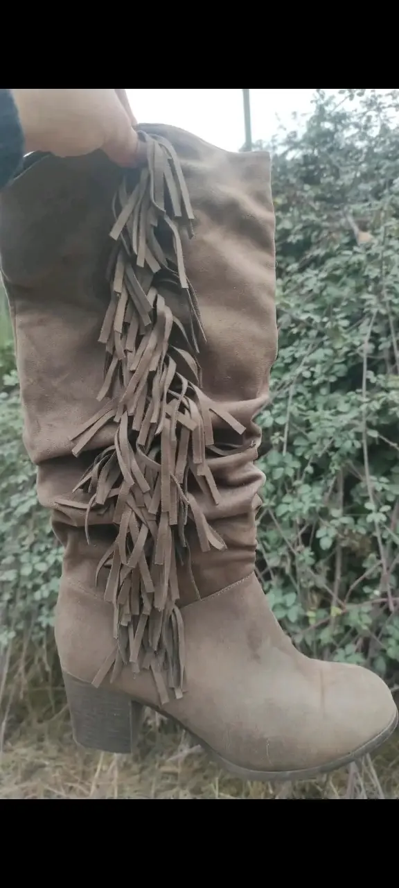 Botas de gamuza con flecos marrones