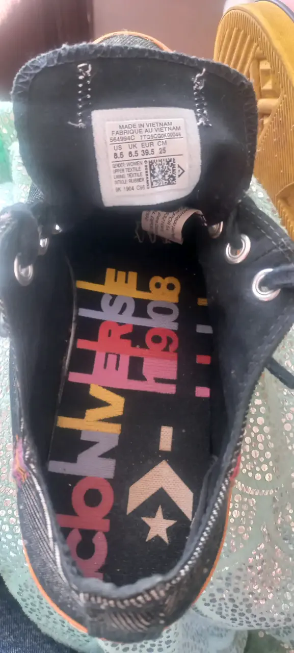 Zapatillas Converse All Star negras con suela colorida - 3