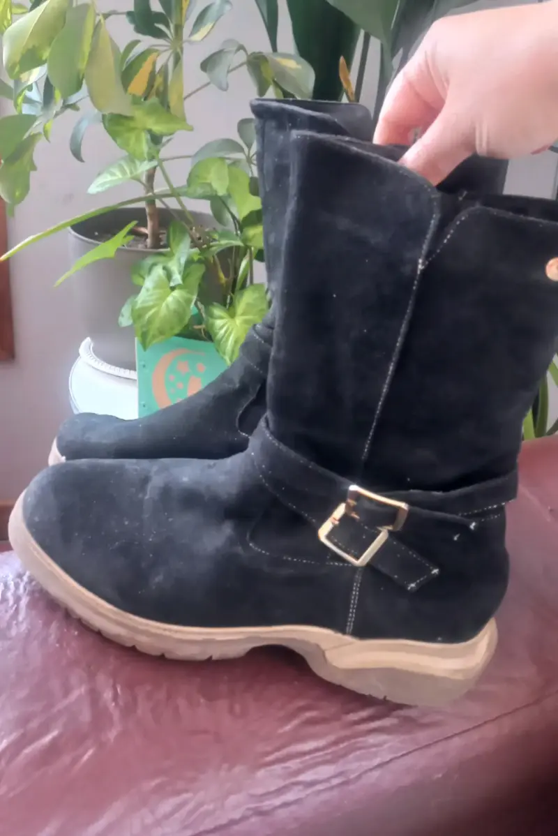 Botas negras de gamuza con hebillas - 2