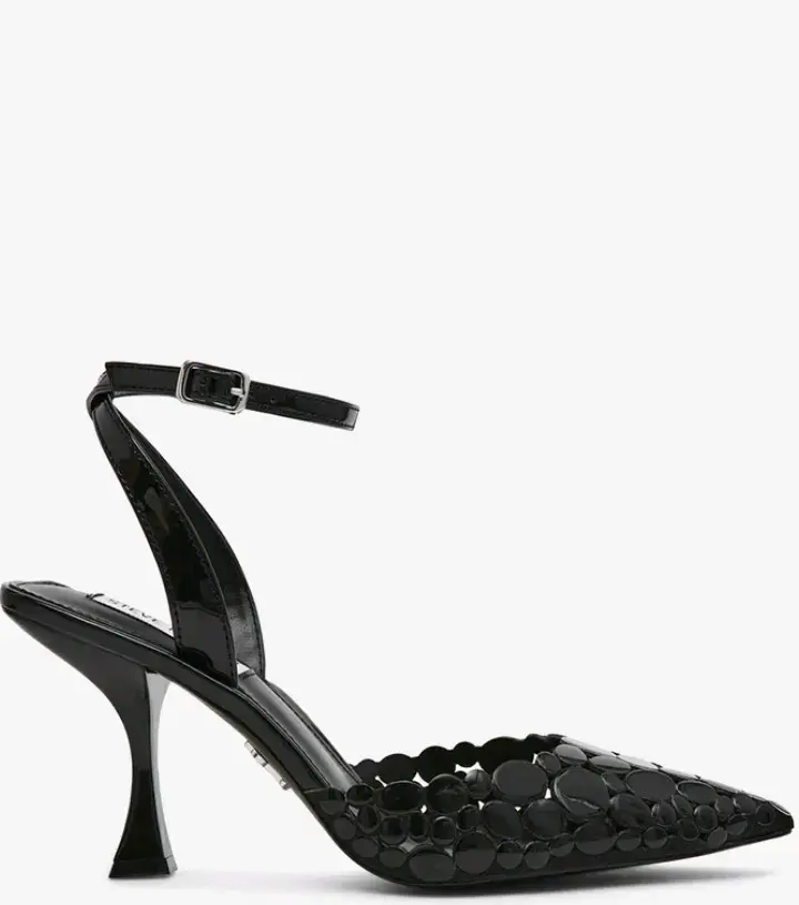 Zapatos de tacón negro Steve Madden con diseño moderno