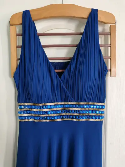 Vestido azul con detalles brillantes para fiesta - miniatura 1