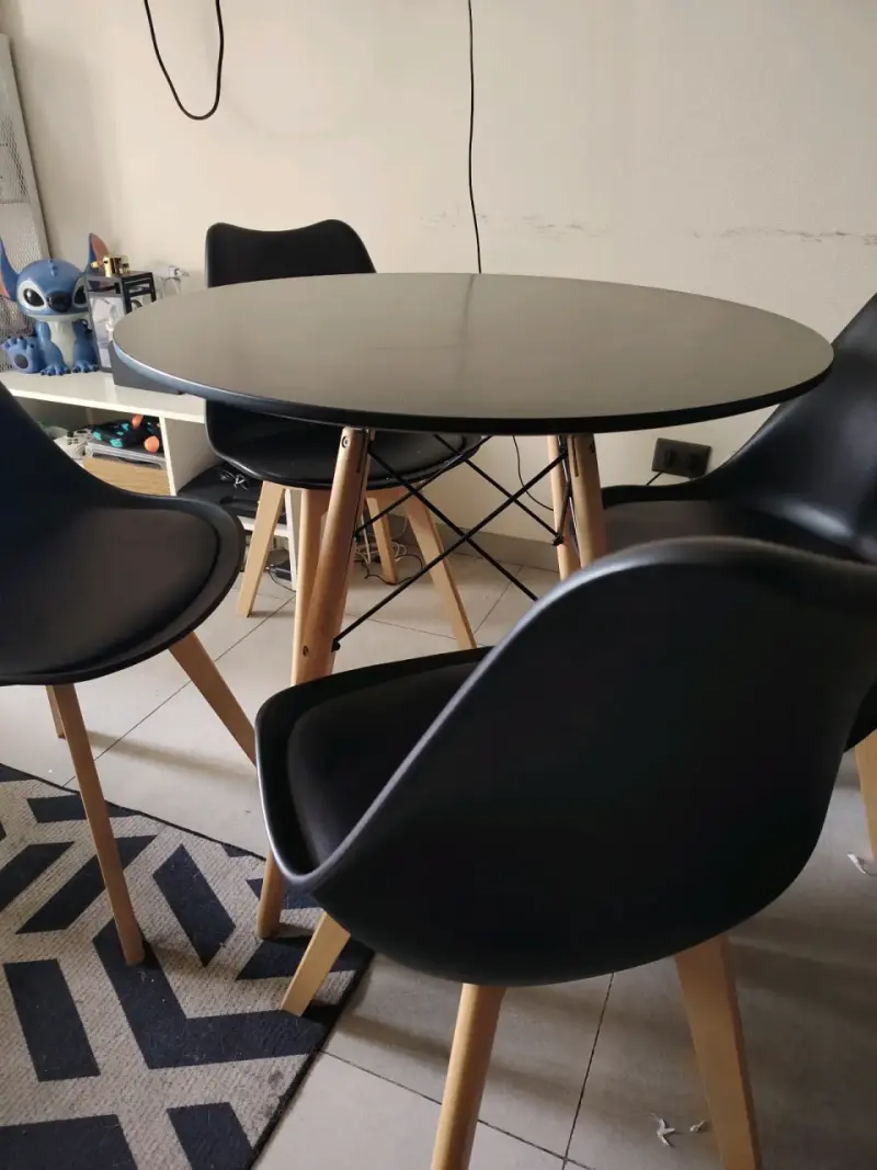 Juego de comedor moderno negro con 4 sillas - 2