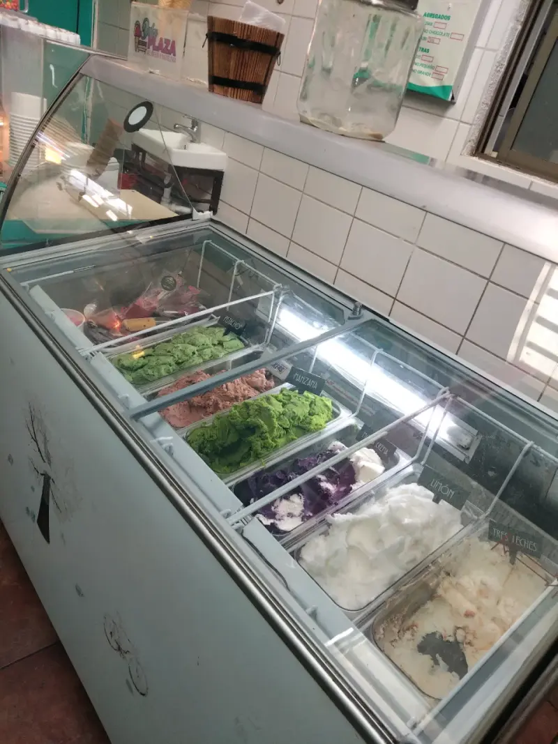 Vitrina congeladora para helados con tapa de vidrio - 2