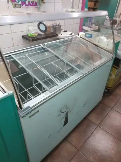 Vitrina congeladora para helados con tapa de vidrio - miniatura 3