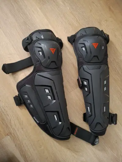 Rodilleras de protección para motocicleta Motowolf - miniatura 1
