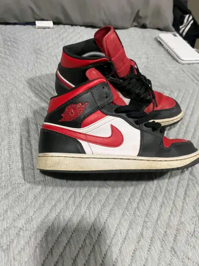 Zapatillas Air Jordan 1 Retro High OG Rojo y Negro - miniatura 1