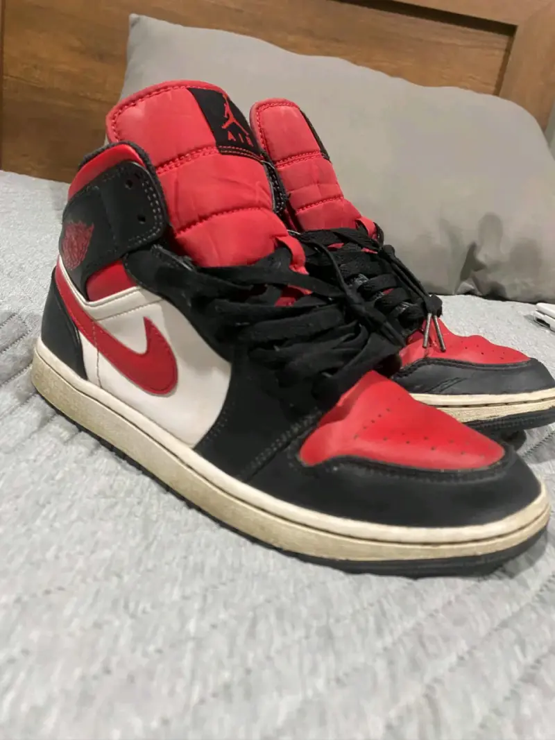 Zapatillas Air Jordan 1 Retro High OG Rojo y Negro - 3