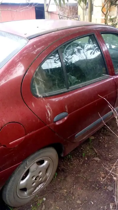 Capó y espejos laterales Renault usados - miniatura 2
