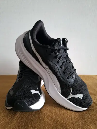 Zapatillas running negras Puma para mujer o unisex - miniatura 1
