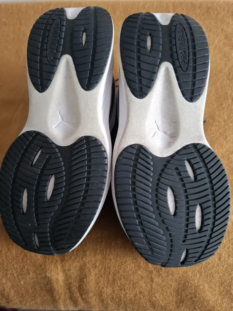 Zapatillas running negras Puma para mujer o unisex - 5