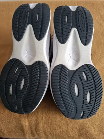 Zapatillas running negras Puma para mujer o unisex - miniatura 5