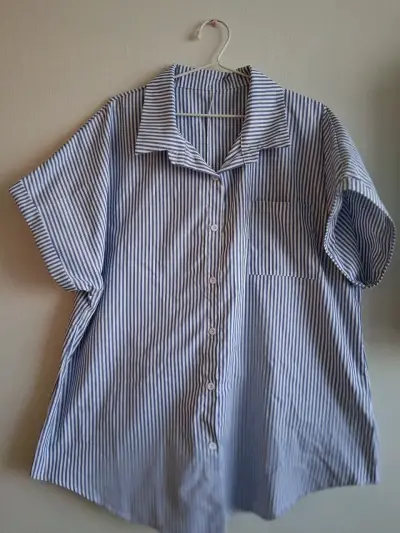 Camisa de rayas azul y blanco para hombre - miniatura 1